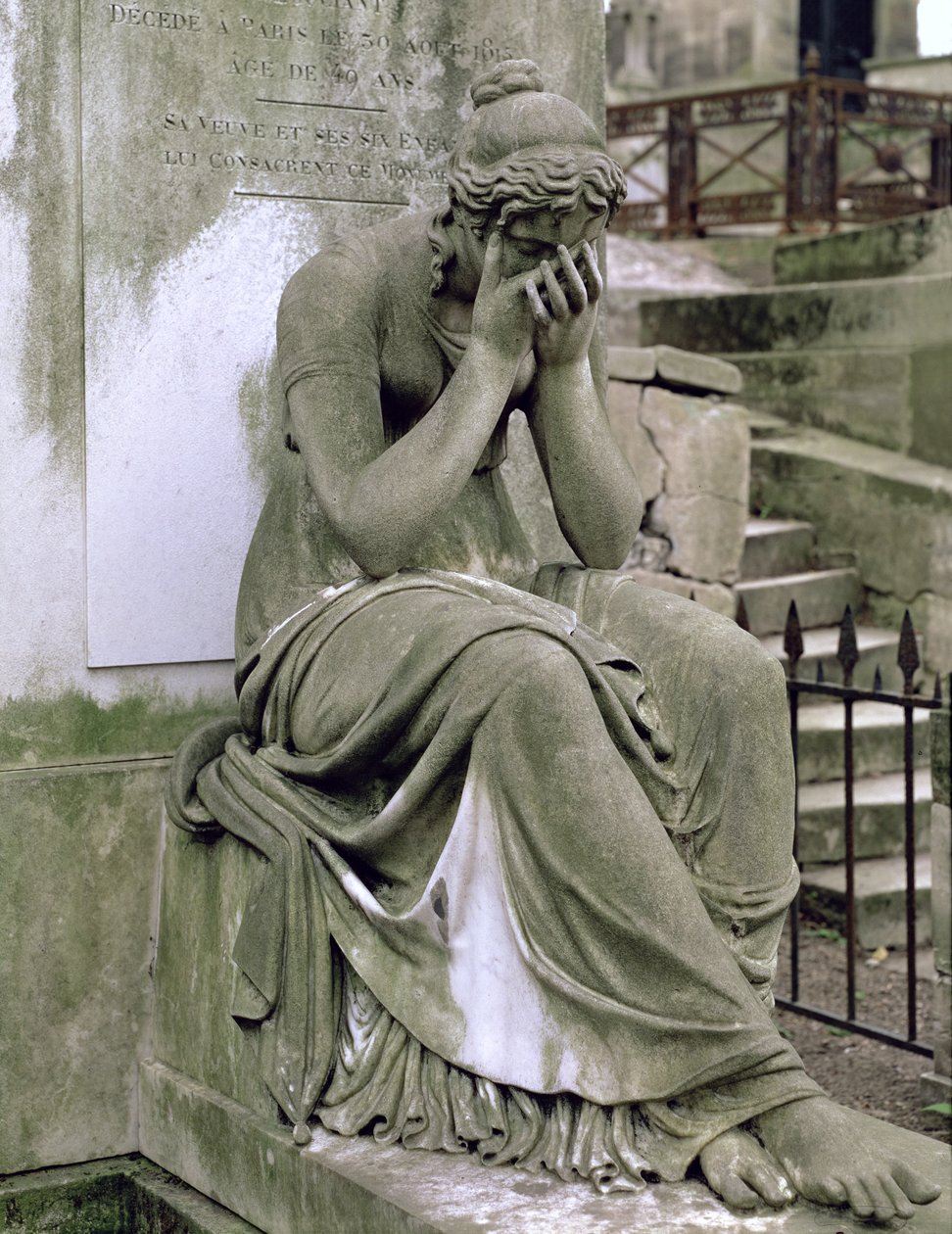 Sorgsfigur, från Pierre Gareaus grav (d.1815) (marmor) av Francois Dominique Aime Milhomme
