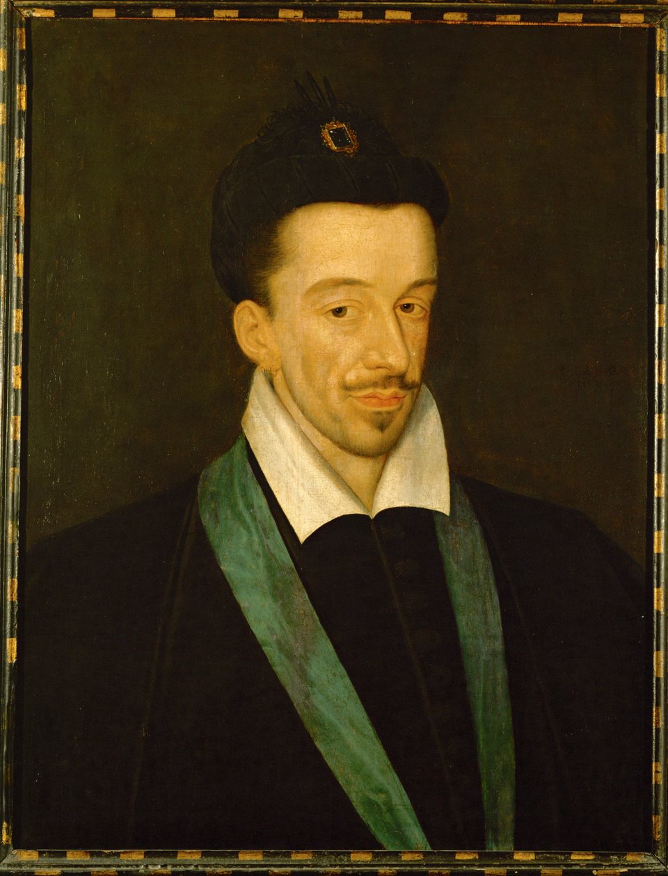Henri III, kung av Frankrike, bär det blå bandet av Saint Esprit-orden ... av François Quesnel