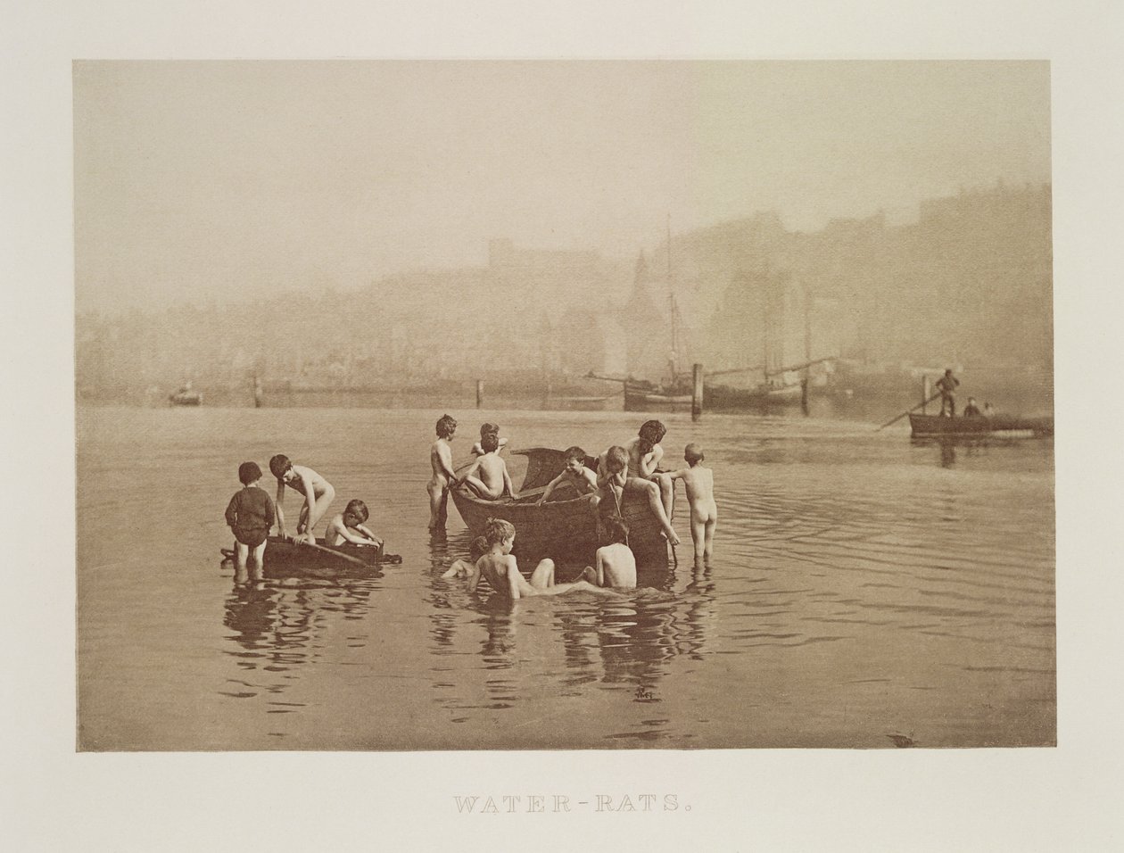 Vattenråttor, ca 1889 (sepiafoto) av Frank Meadow Sutcliffe