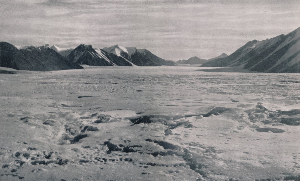En Outlet Glacier Valley helt fylld med is, c1911, 1913 av Frank Debenham