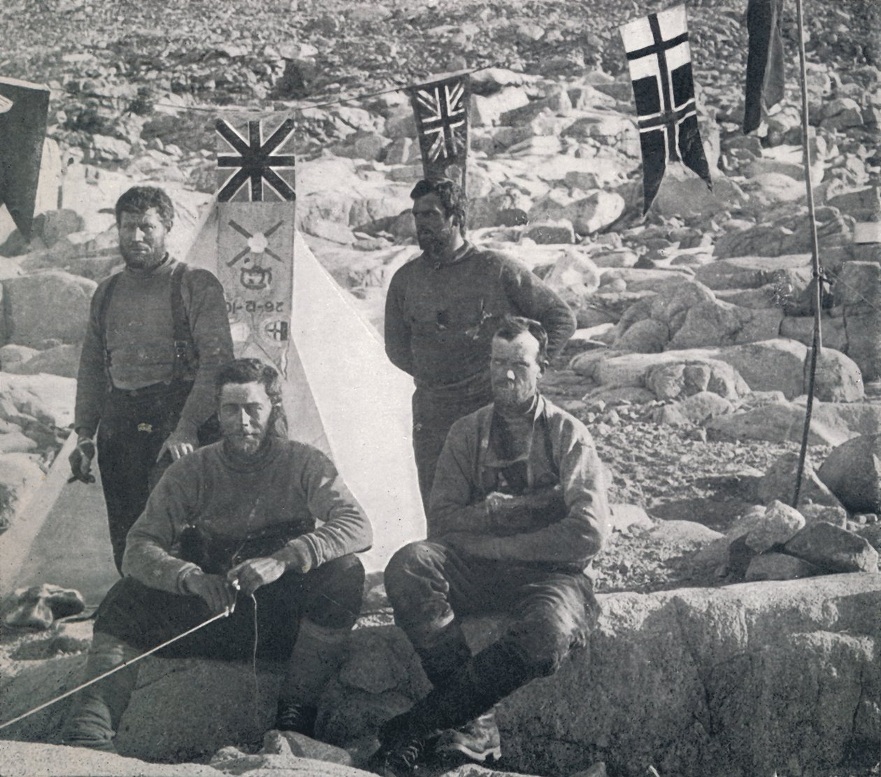 Det andra västerländska partiet vid Cape Geology på juldagen, 1911, 1913. av Frank Debenham