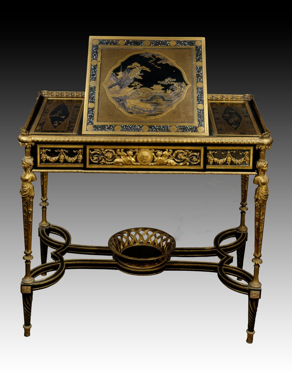 Skrivbord i lackerat trä av Francois Remond (1747-1812) (guldkvinna) och Adam Weisweiler (1744-1820) i trä och brons från drottning Marie Antoinettes skåp i Saint Cloud. 1784 Paris. Louvren av François Rémond