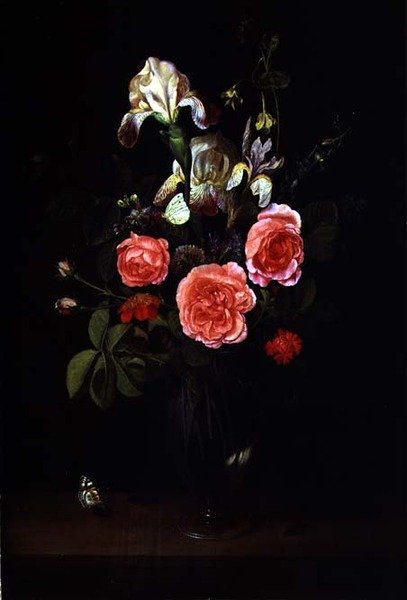 Blommor i en glasvas med en fjäril på en avsats av Frans Ykens
