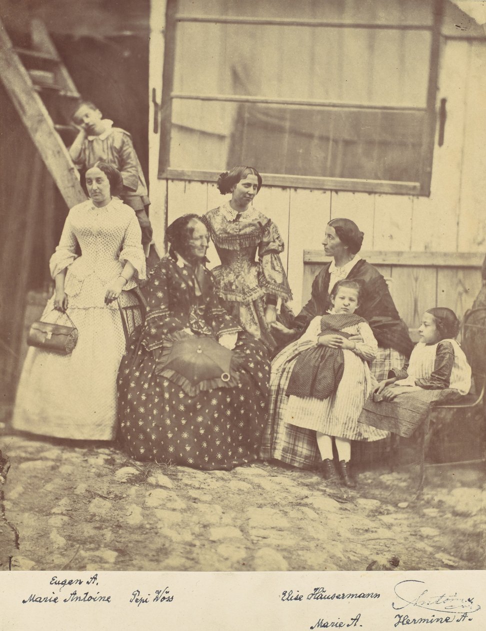 [Gruppporträtt av fyra kvinnor och tre barn], 1850-60-tal. av Franz Antoine