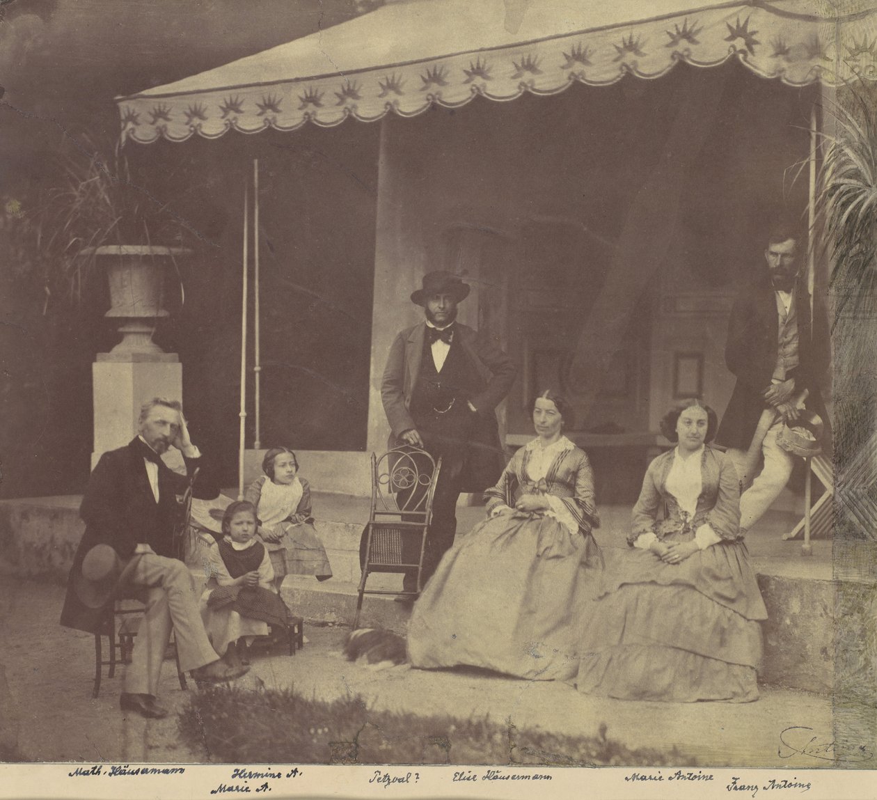 [Gruppporträtt av familjerna Antoine och Höusermann], 1850-60-tal. av Franz Antoine