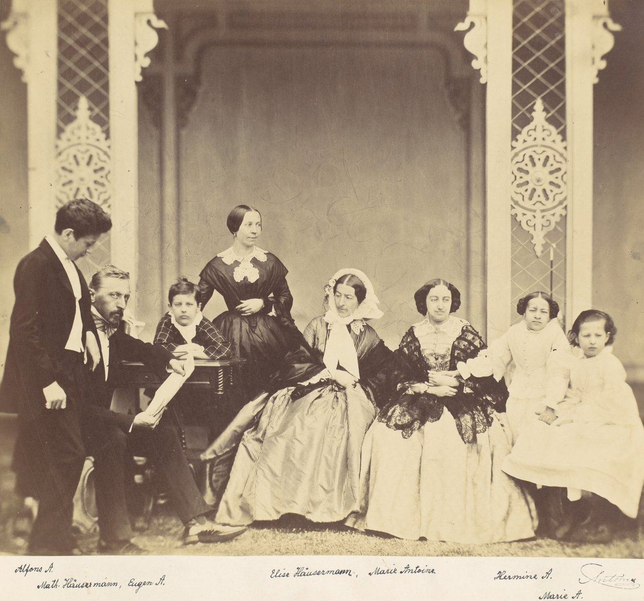 [Gruppporträtt av familjerna Antoine och Höusermann], 1850-60-tal. av Franz Antoine