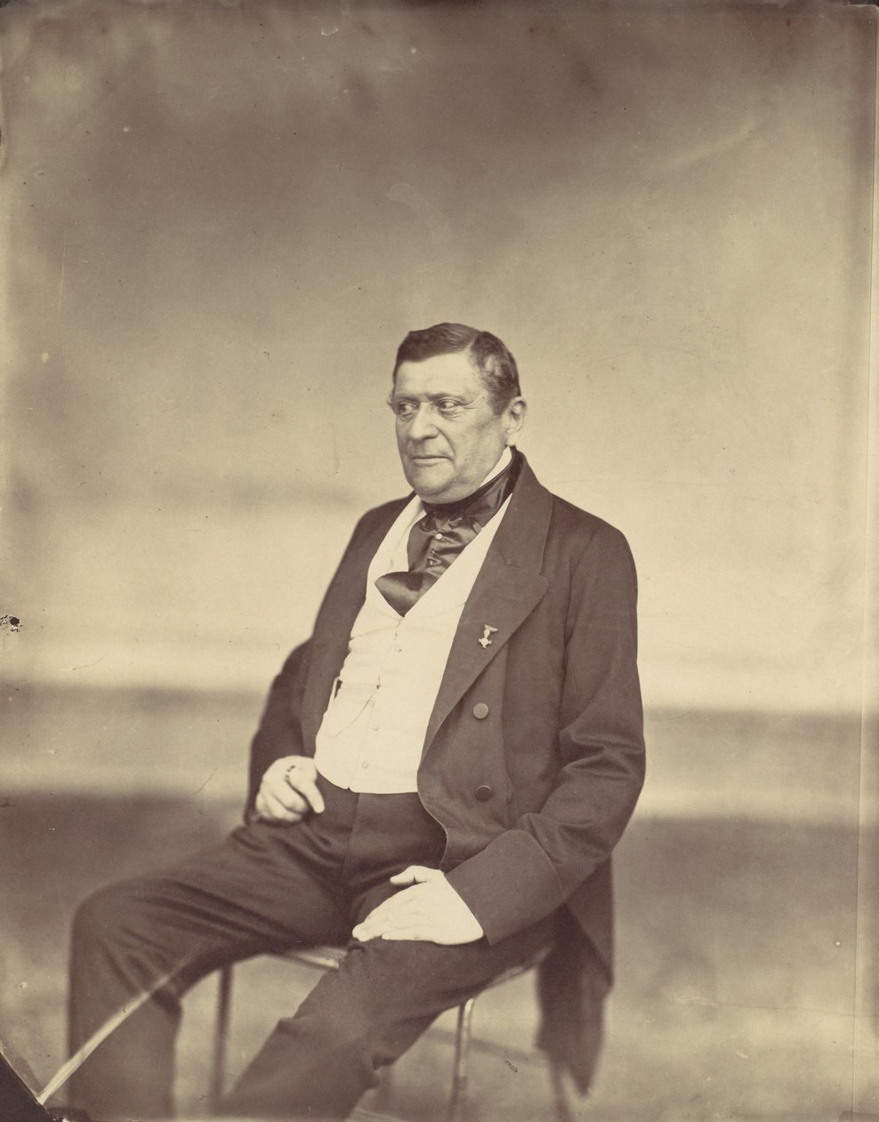 [Sittande man i vit väst och mörk rock], 1850-60-tal. av Franz Antoine