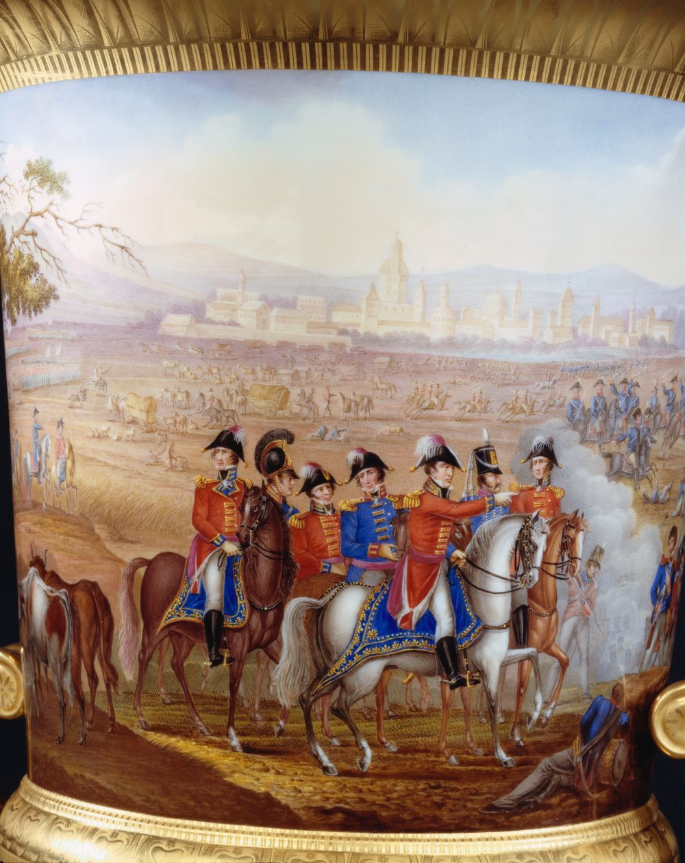 Detalj av Wellington och hans officerare från en Berlin guldslipad smal campanavas och sockel av Wellington servicetyp, målad med en scen från slaget vid Vittoria, 1817 av Frederick Christian Lewis