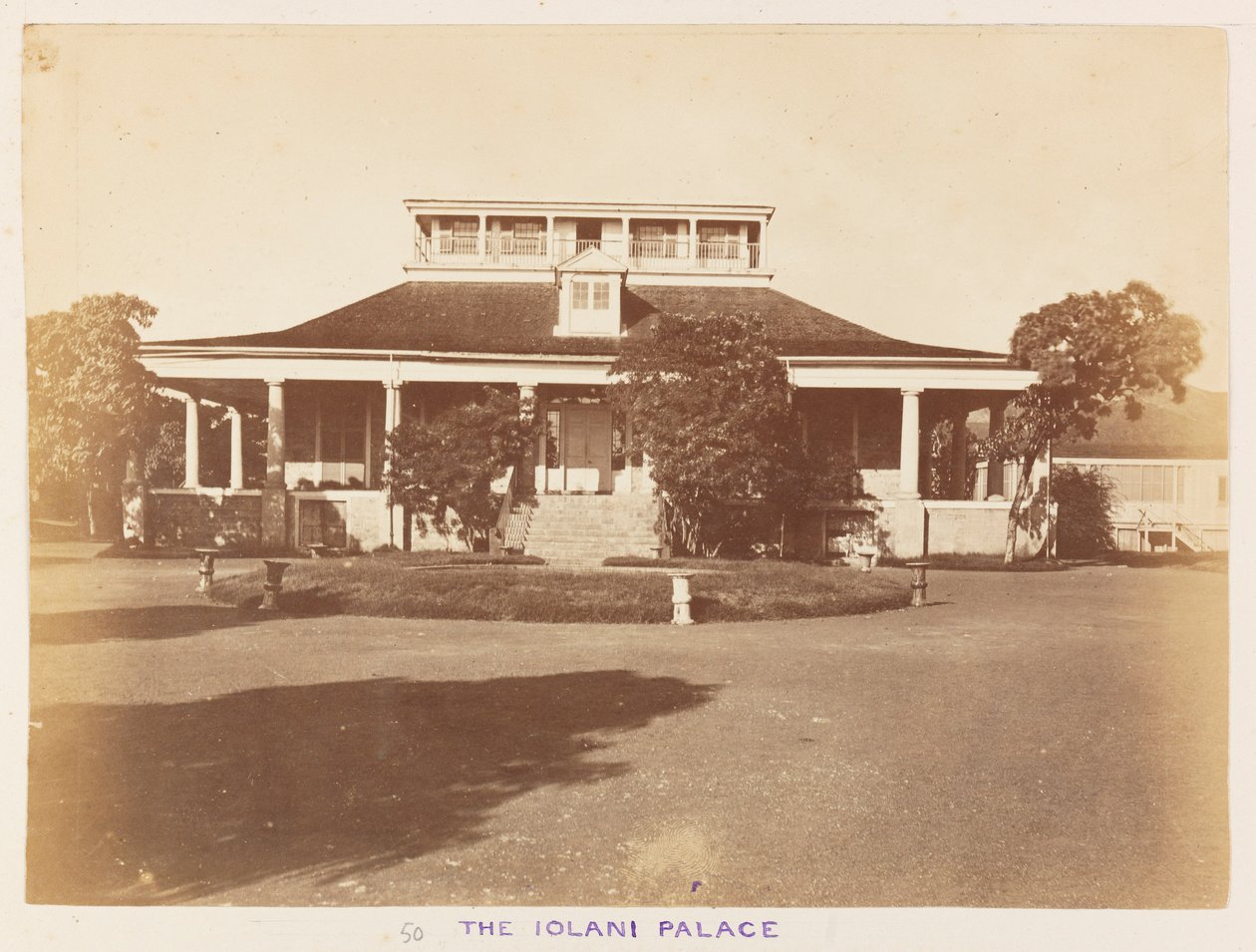 Pacific Station i HMS Triumph - Bild 50, Iolani Palace. Honolulu. av Frederick George Denham Bedford