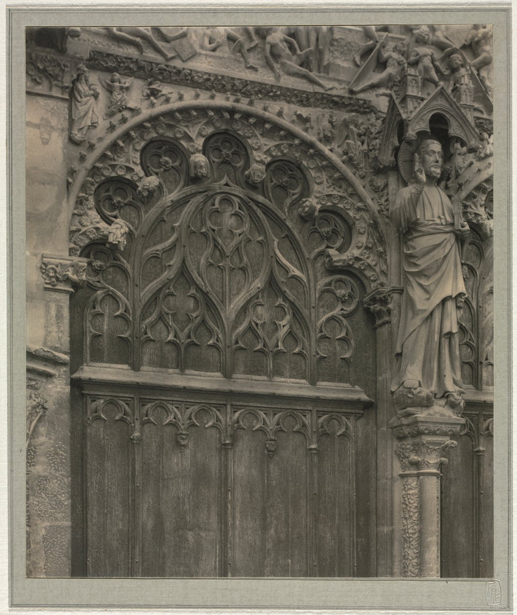 Bourges katedral: Crypt Under Nave, ca. 1900. av Frederick Henry Evans