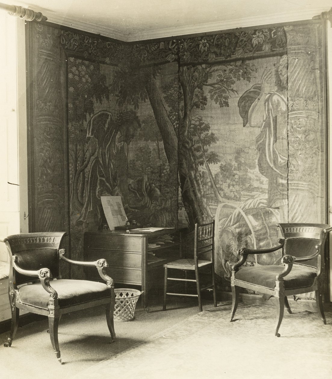 Kelmscott Manor: I rummet med gobelängvävnader av Frederick H. Evans