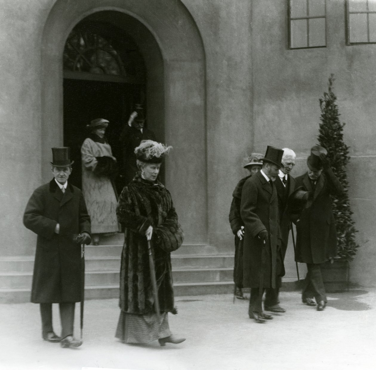 King George V och Queen Mary på London Zoo Aquarium, 1924 av Frederick William Bond