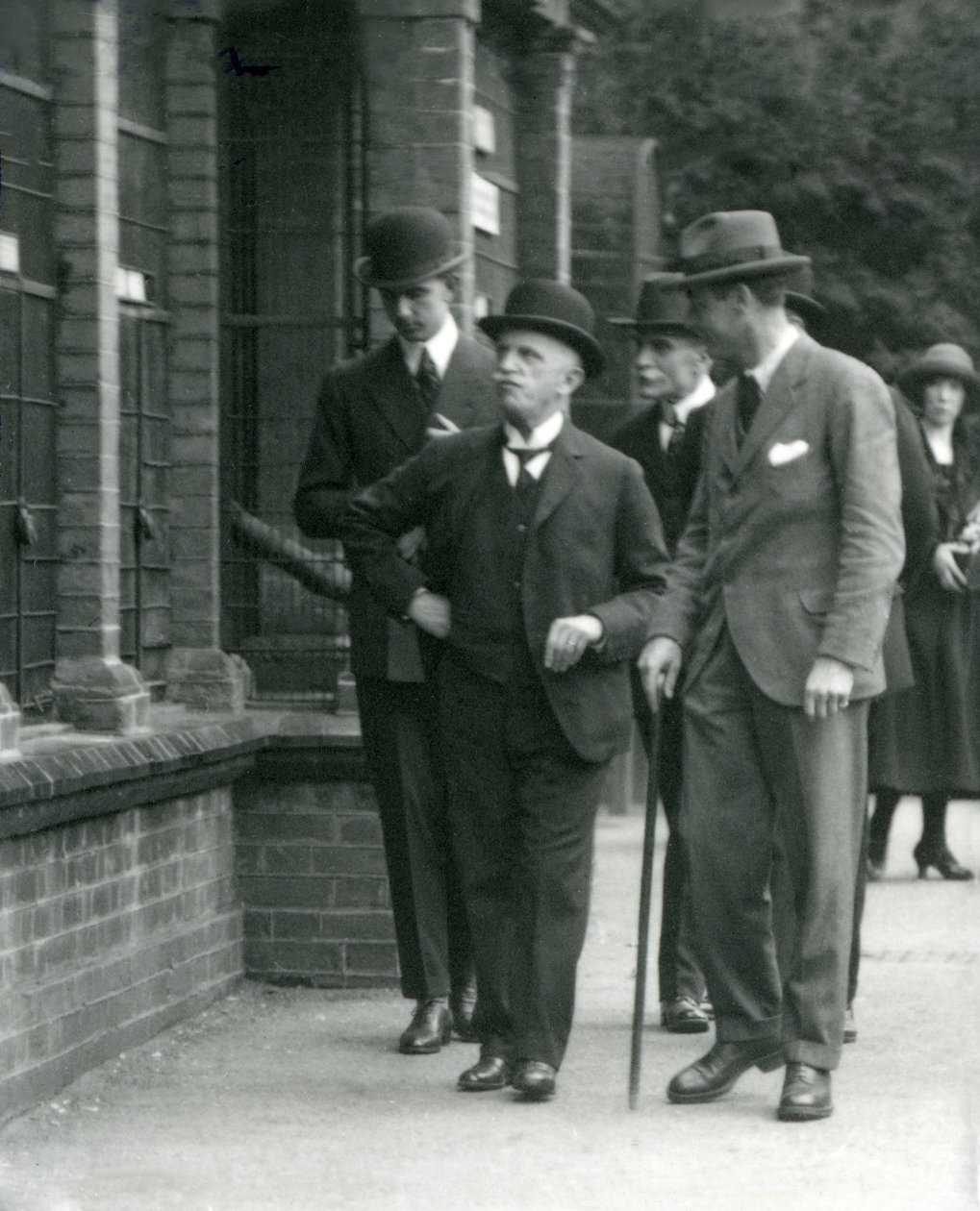 Kungen av Italien, Victor Emmanuel III, besökte London Zoo 1924 av Frederick William Bond