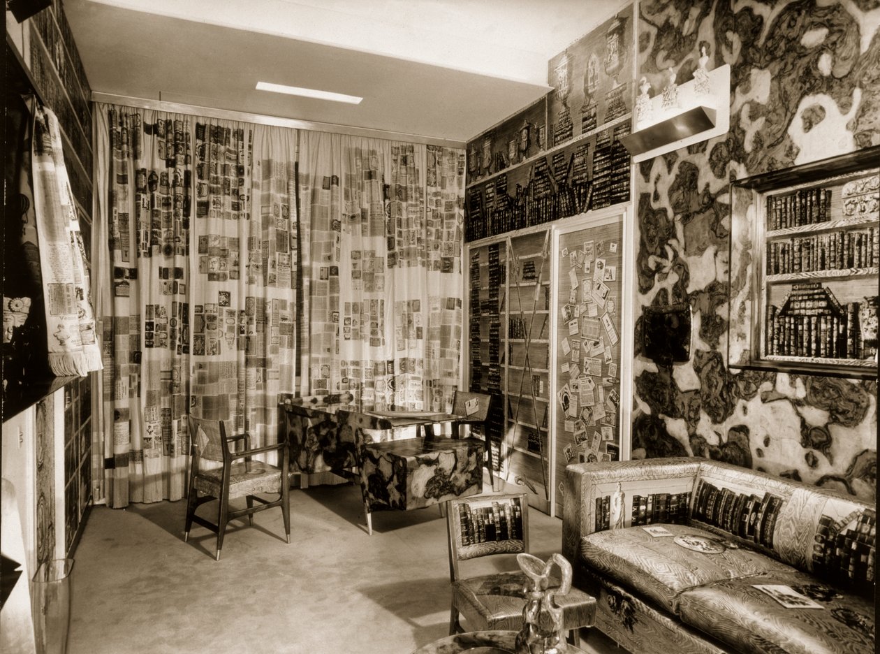 En lägenhet ritad av Fornasetti, 1950-tal av French Photographer