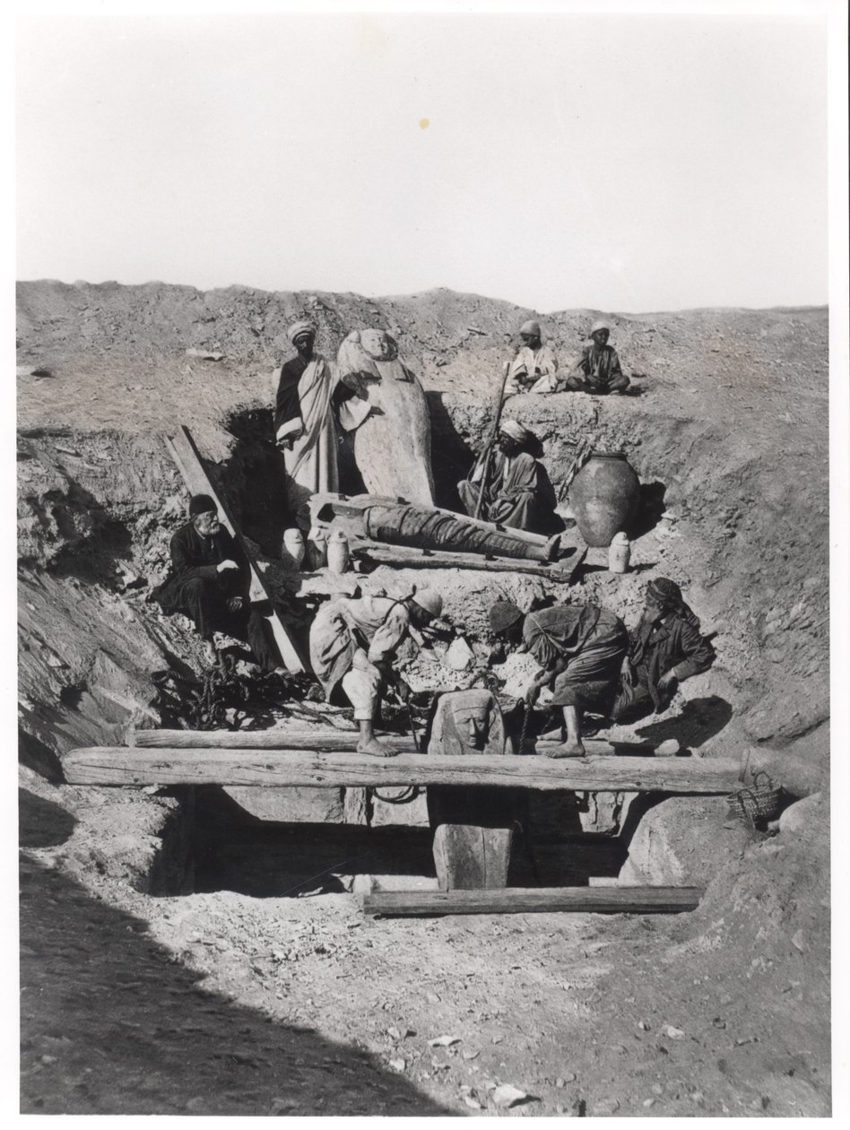 En utgrävning i Saqqara, från en bok av Auguste Mariette (1821-81) publicerad 1893 av French Photographer