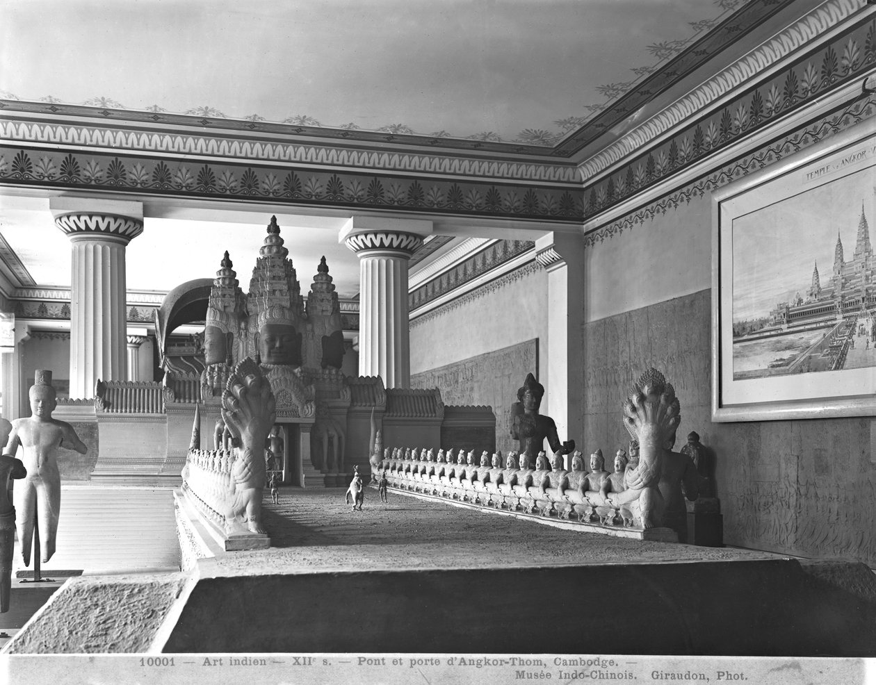 Bro och dörröppning till Angkor Thom, c.1912 av French Photographer