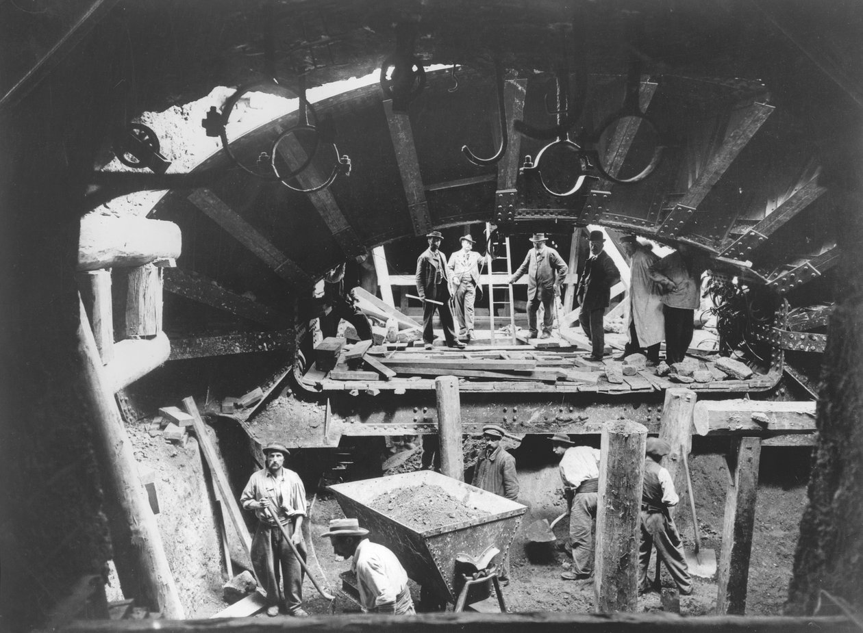 Byggandet av Paris tunnelbana, ca 1900 av French Photographer