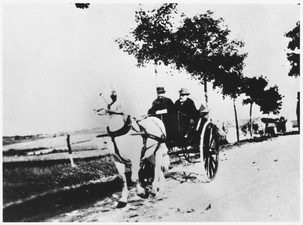 Edgar Degas (1834-1917) och en vän på landsbygden av French Photographer