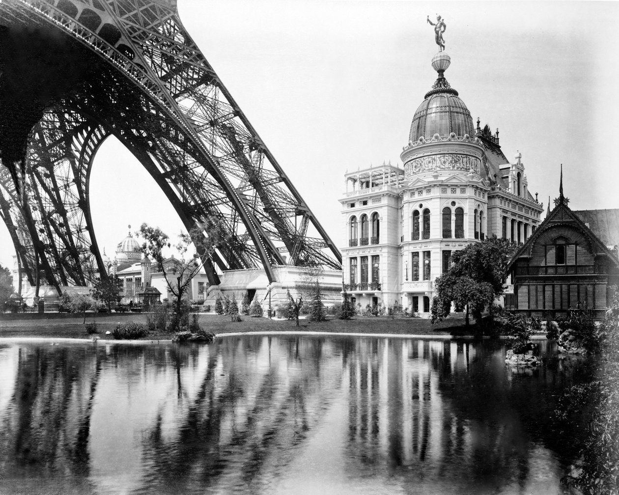Gaspaviljong och svensk stuga, Parisutställningen, 1889 av French Photographer