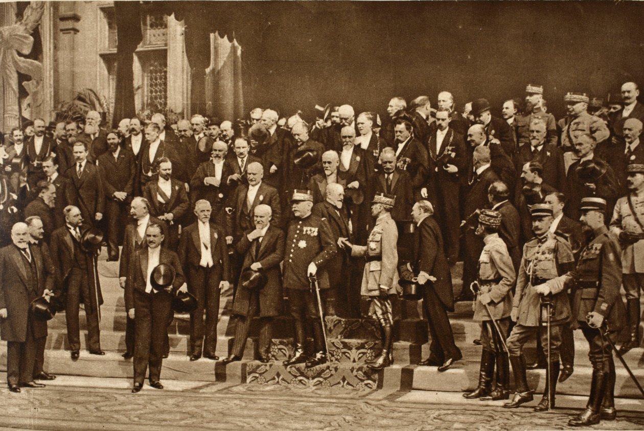 Sammankomst av några av de stora män som hade lett Frankrike genom år av prövningar att triumfera, 1914-19 av French Photographer
