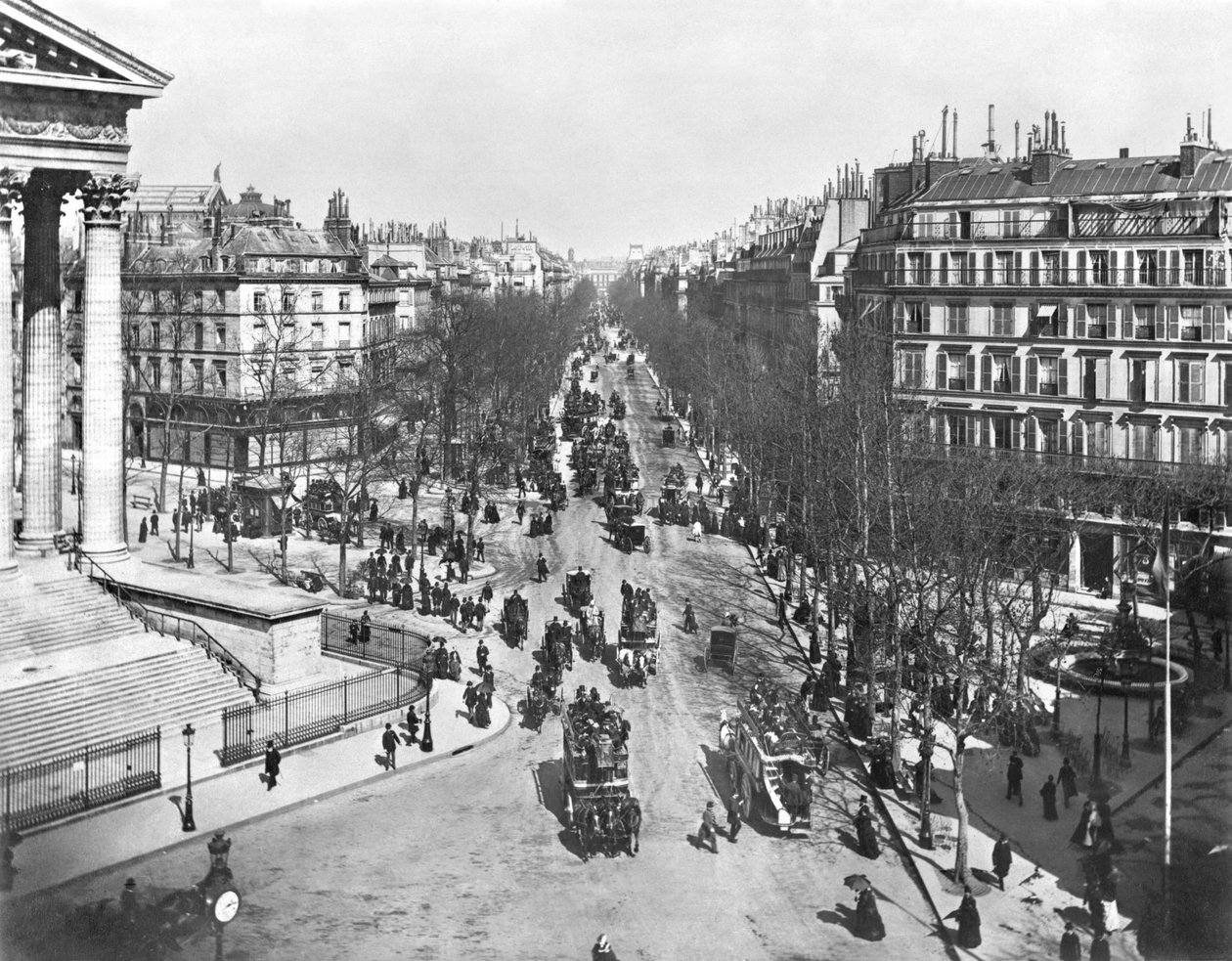 Översikt över Place de la Madeleine, sent 1800-tal av French Photographer