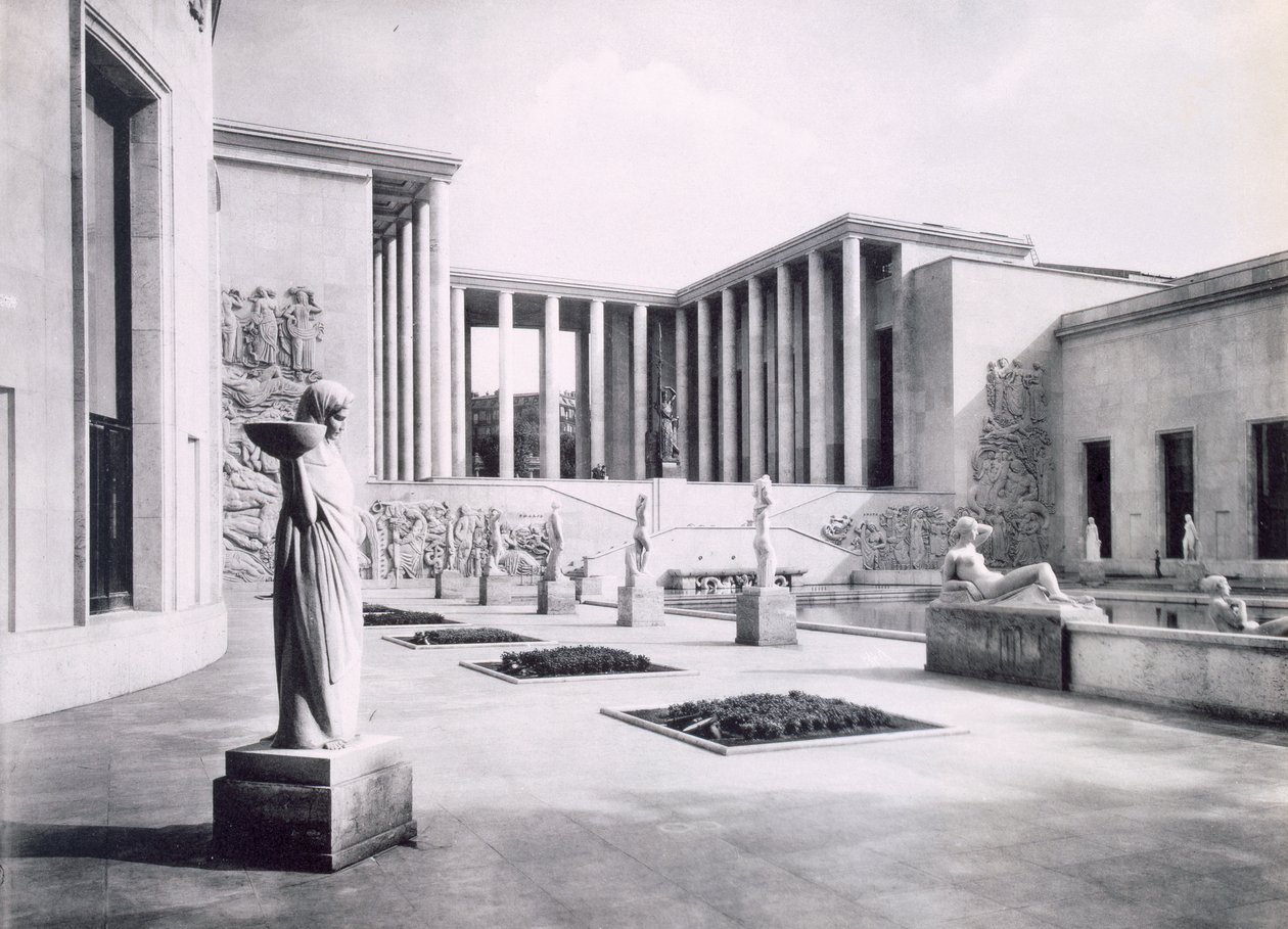 Innergården till Museum of Modern Art vid Paris International Exposition, 1937 av French Photographer