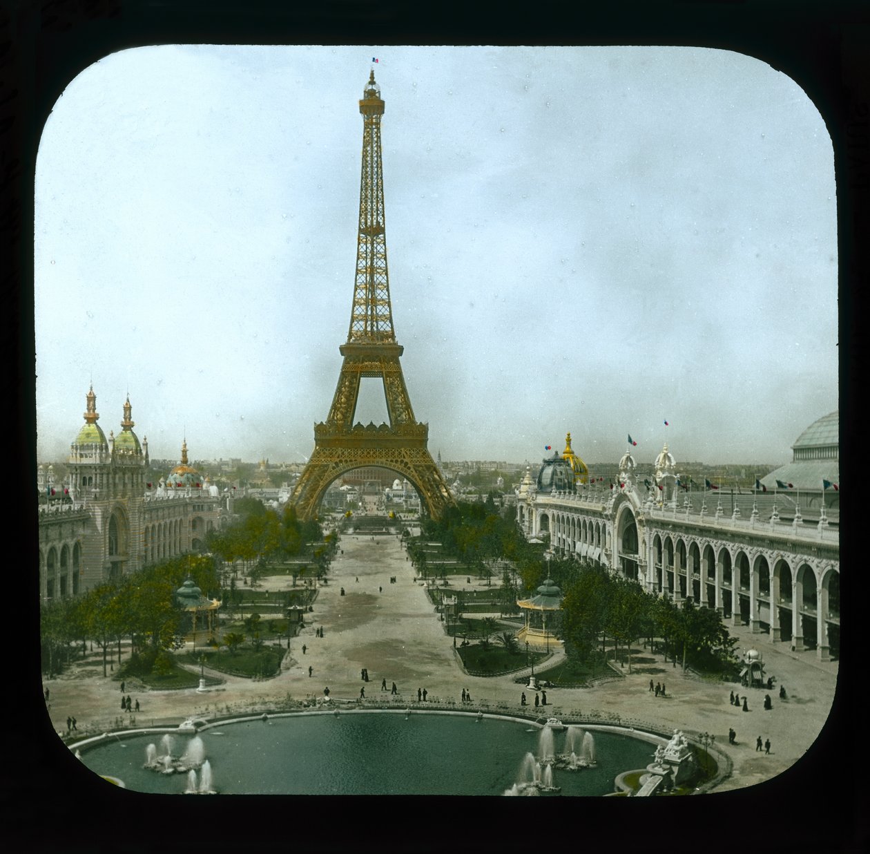 Parisutställning: Champ de Mars och Eiffeltornet, 1900 (lanternrutschbana) av French Photographer