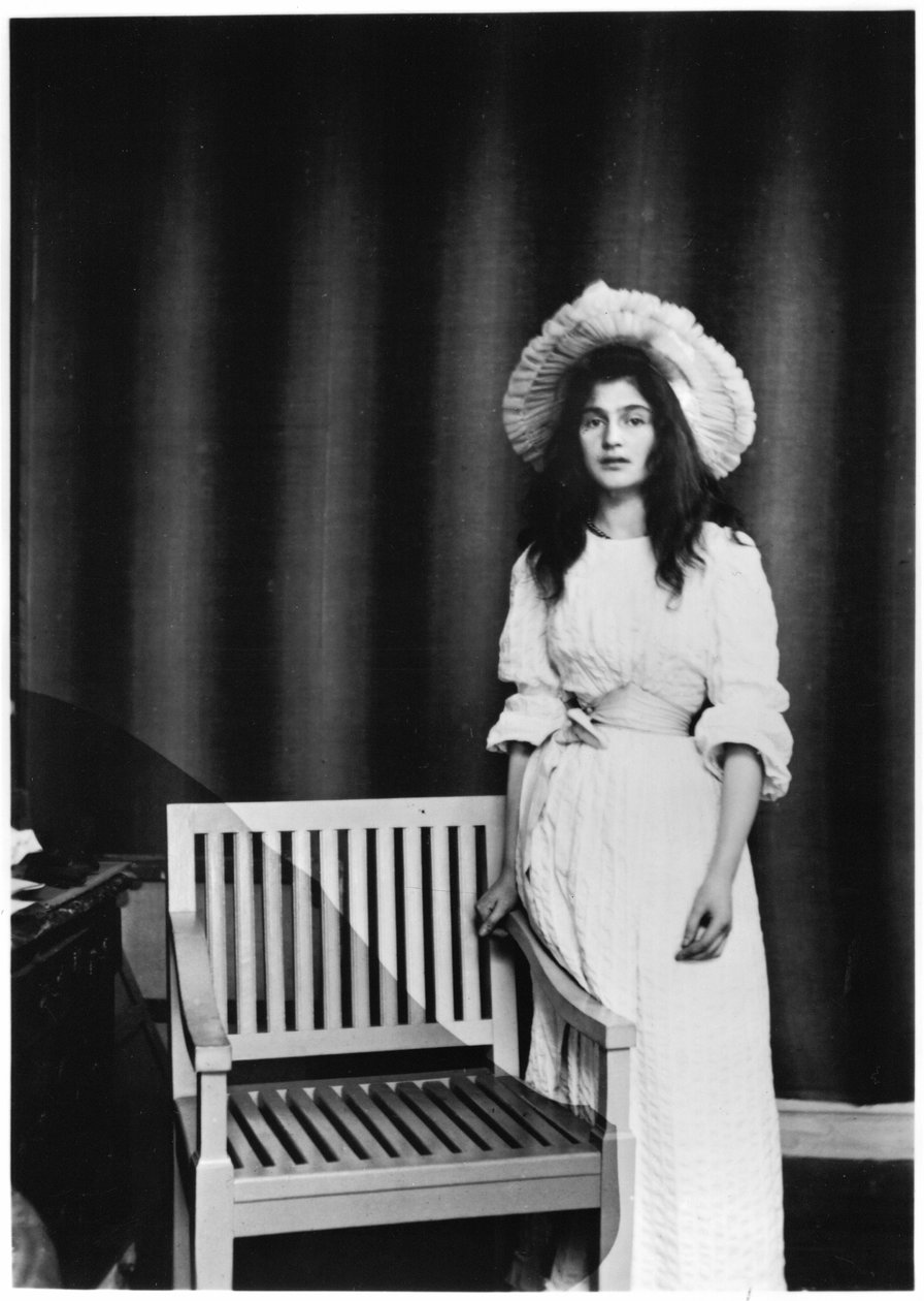 Porträtt av Julie Manet 16 år (1878-1966) 1894 av French Photographer