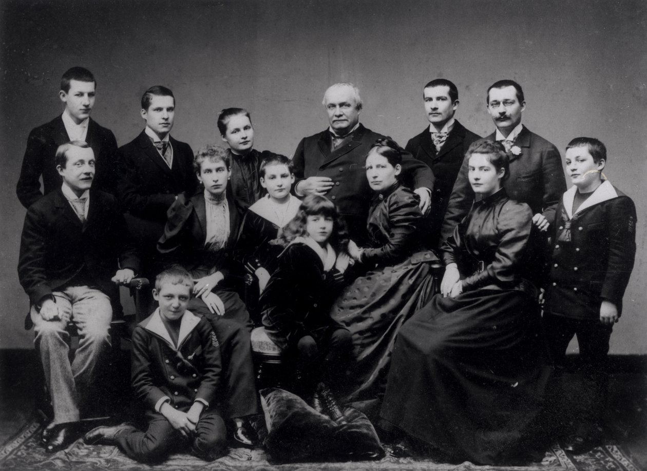 Porträtt av en stor familj från Lyon, sent 1800-tal av French Photographer