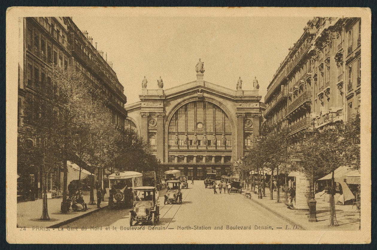 Vykort föreställande Gare du Nord och Boulevard Denain i Paris, c.1920 av French Photographer