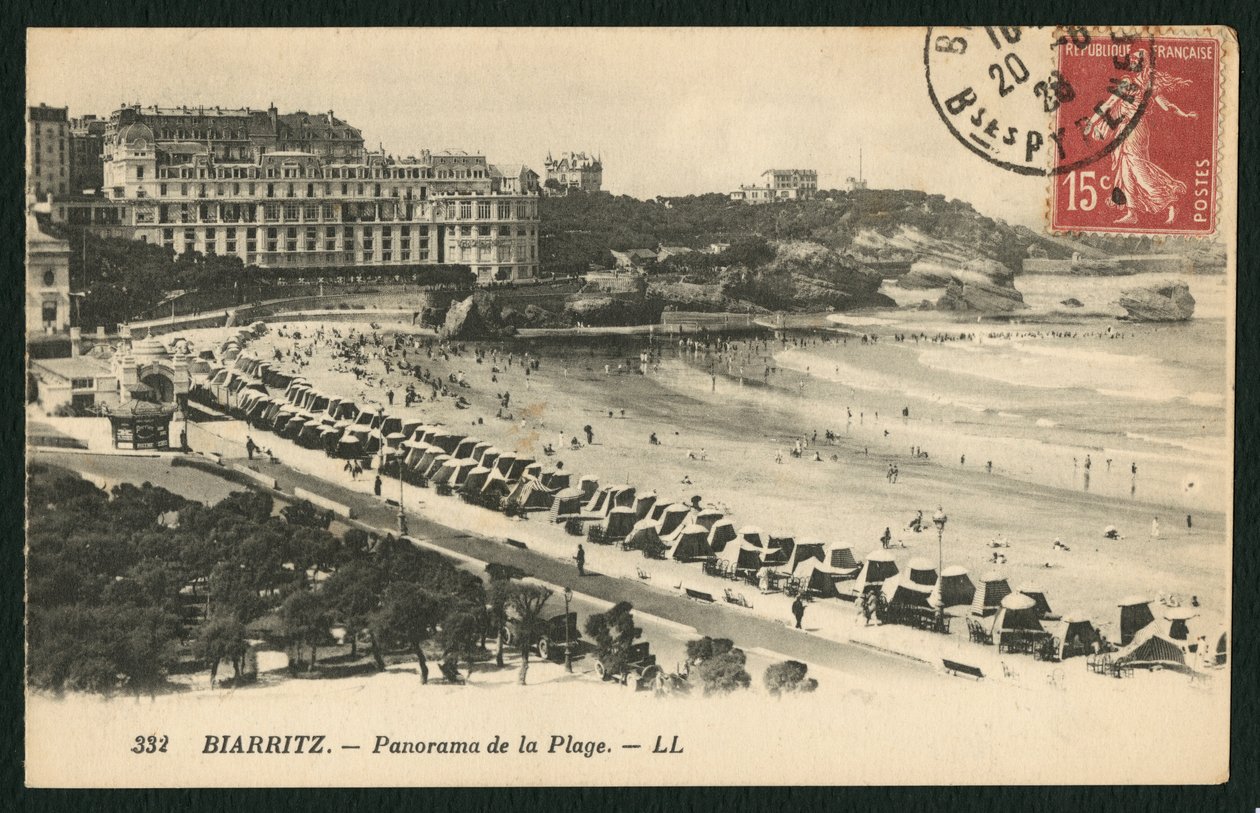 Vykort föreställande Grande Plage of Biarritz, c.1900 av French Photographer