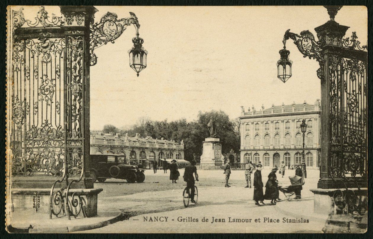 Vykort som föreställer torget Stanislas och Jean Lamours förgyllda smidesjärnsräcken i Nancy, Frankrike, ca 1920 av French Photographer