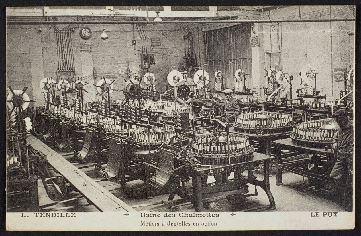 Vykort som visar fabriken för spetstillverkning Les Chalmettes, L. Tendille, i Le Puy, ca 1900 av French Photographer