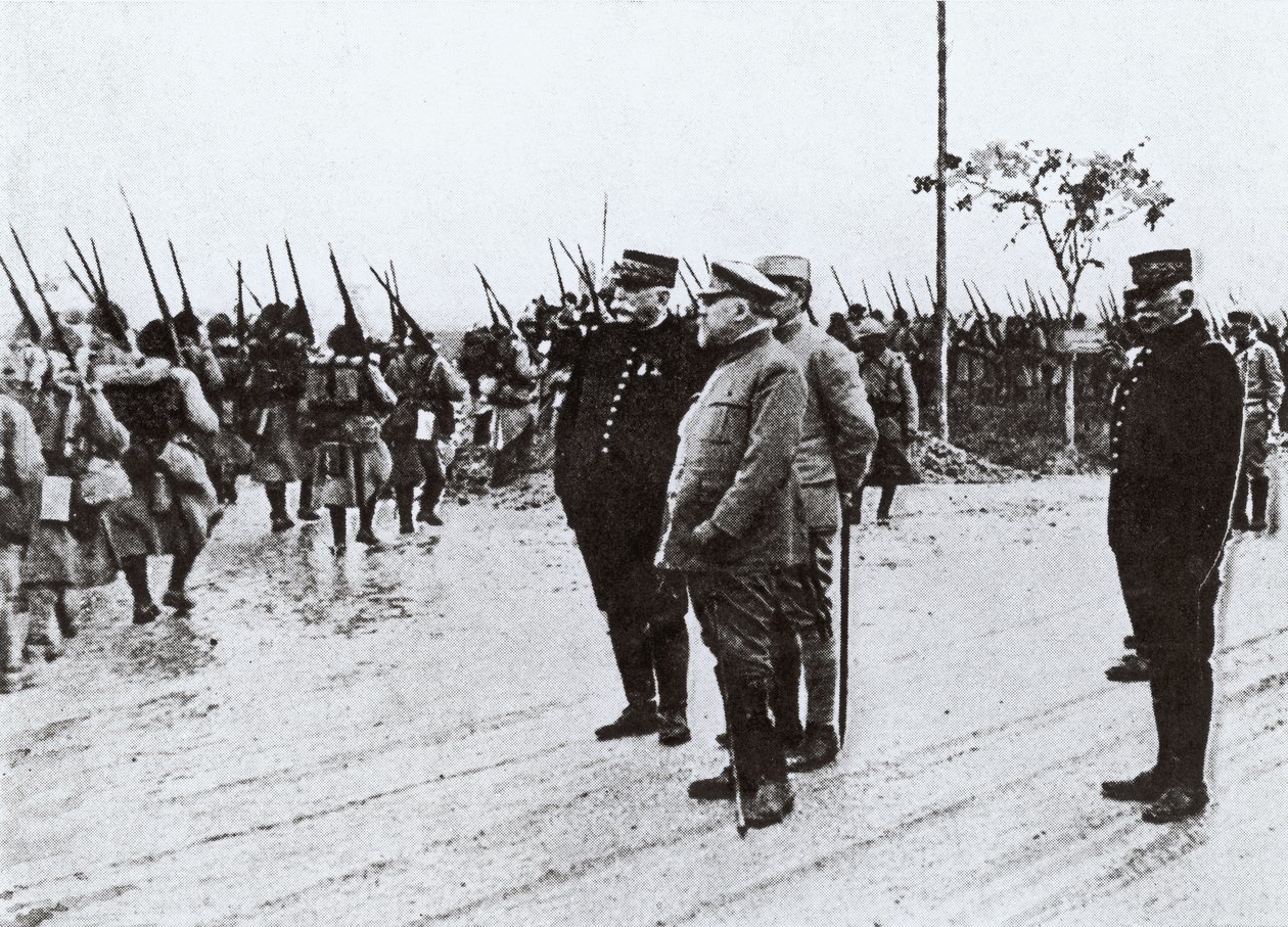 Raymond Poincare (1860-1934) och general Joffre (1852-1931) vid fronten av French Photographer