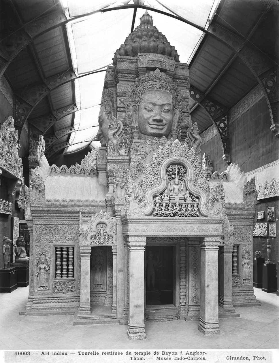 Rekonstruerat torn, Bayontemplet i Angkor Thom, c.1912 av French Photographer