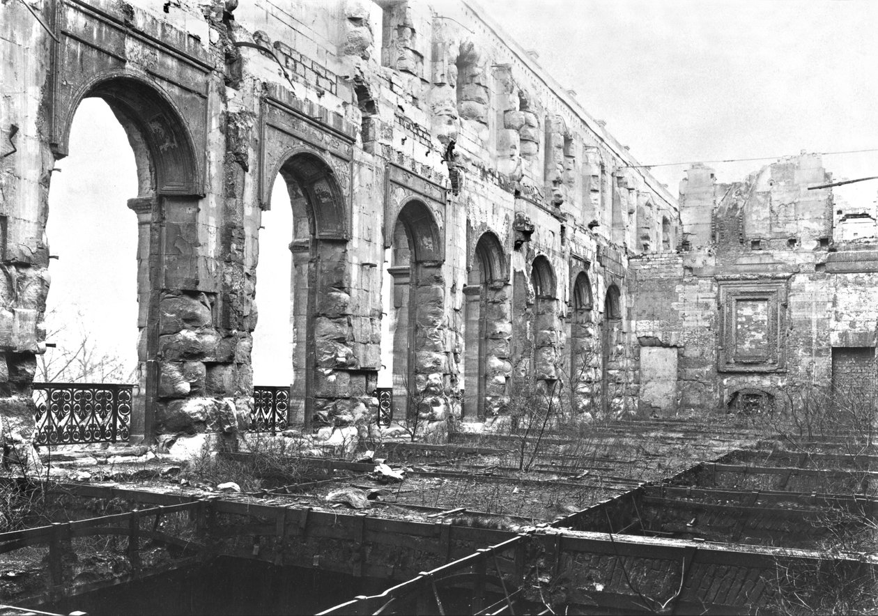Ruinerna av Cour des Comptes under Paris kommun, 1871 av French Photographer