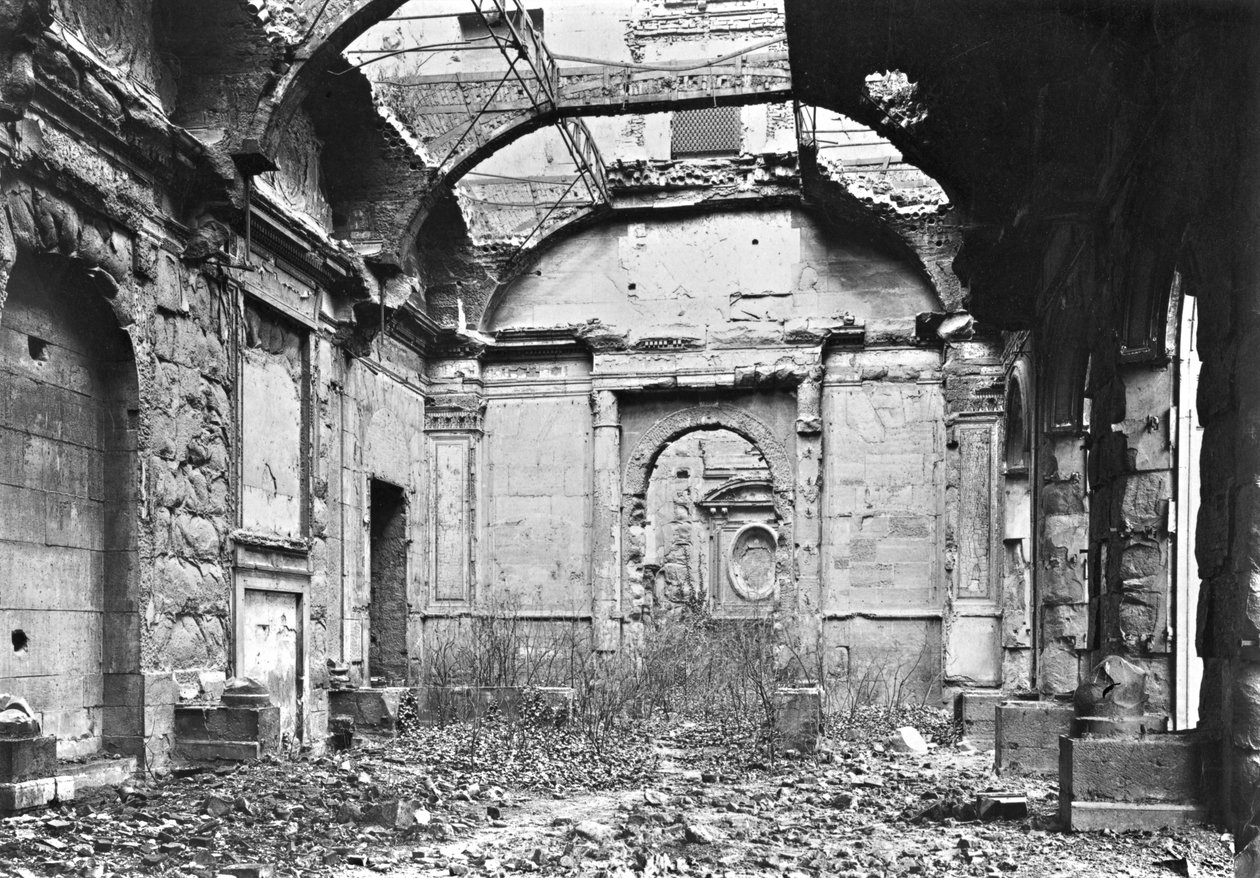 Ruinerna av Cour des Comptes under Paris kommun, 1871 av French Photographer