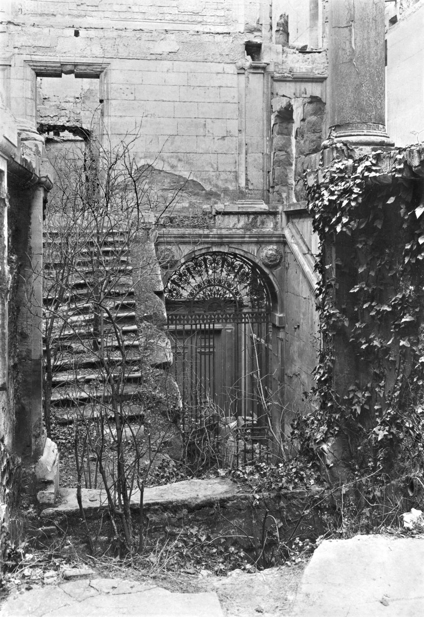 Ruinerna av Cour des Comptes under Paris kommun, 1871 av French Photographer