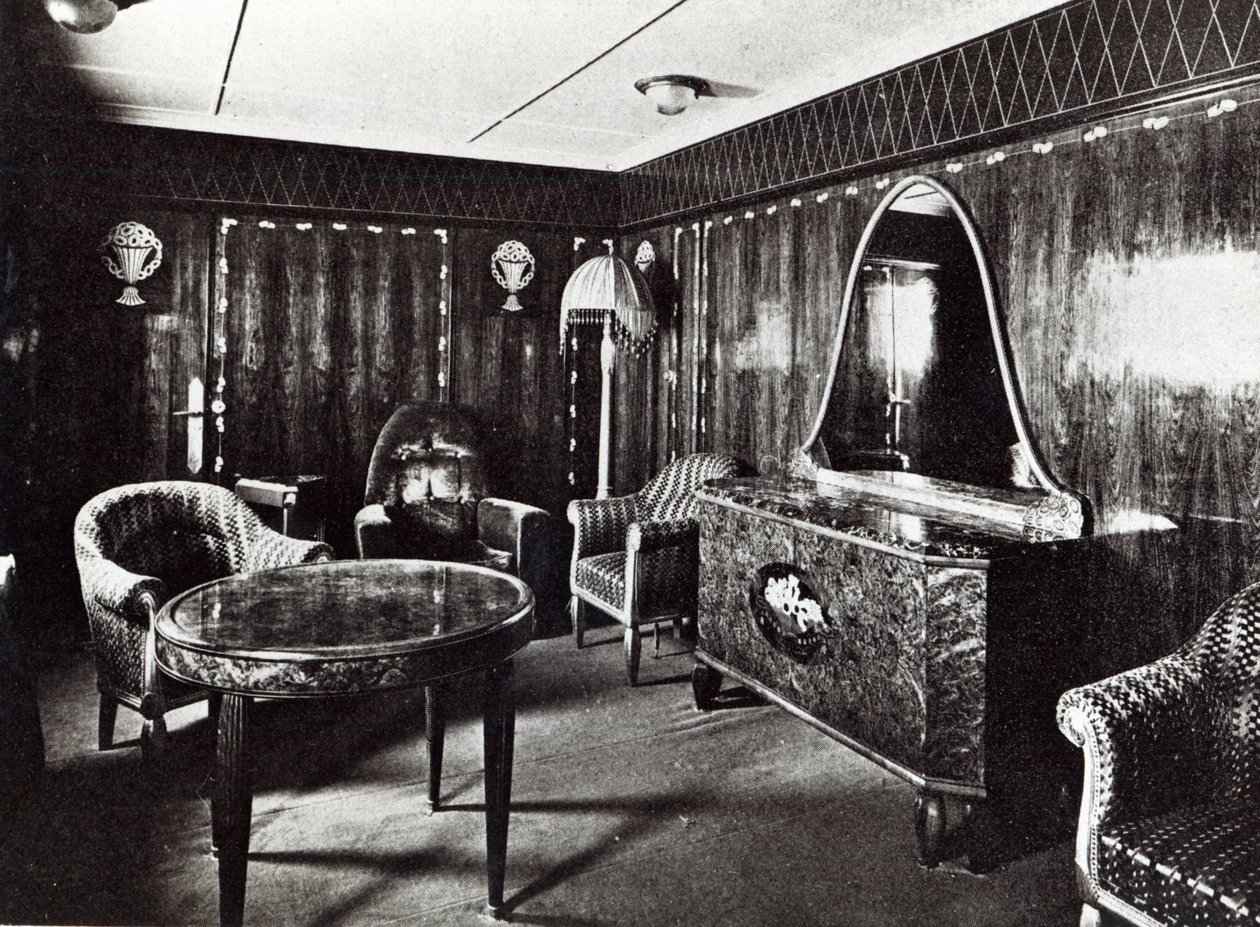 Saloon of a Luxury Apartment in the Ocean Liner Paris, juli 1921 av French Photographer