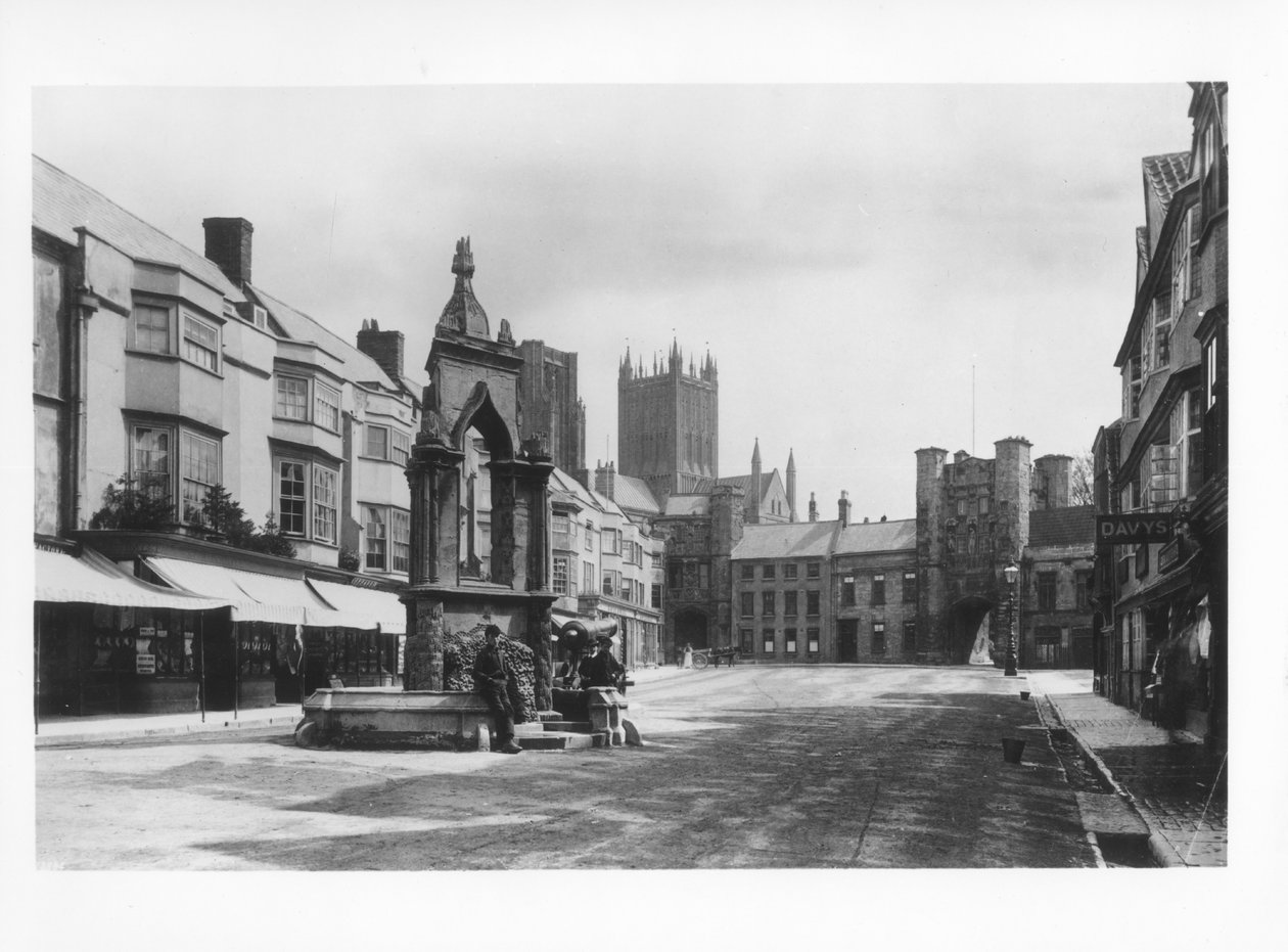 The Market Place, Wells, Somerset, ca 1900 av French Photographer