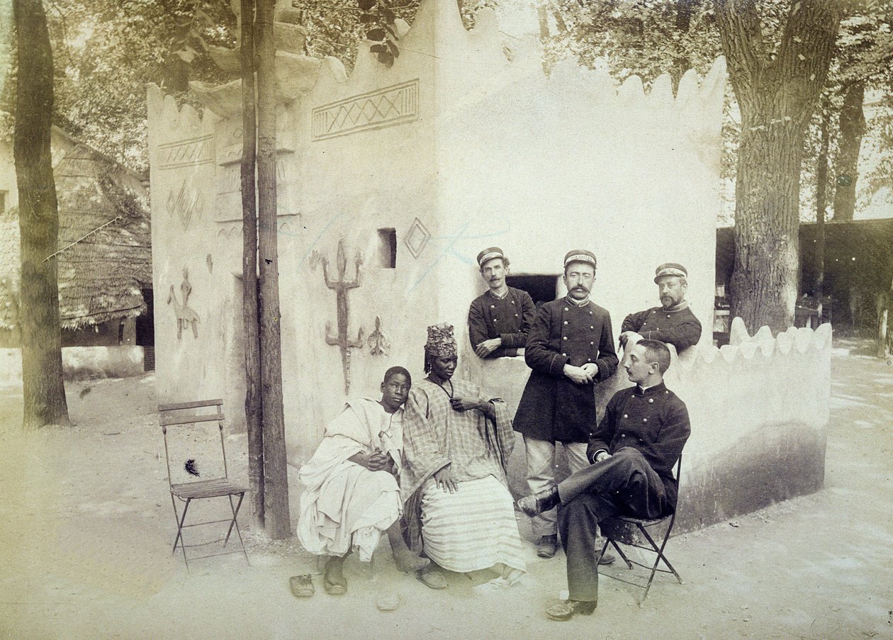 Den senegalesiska byn vid världsutställningen 1889 i Paris av French Photographer