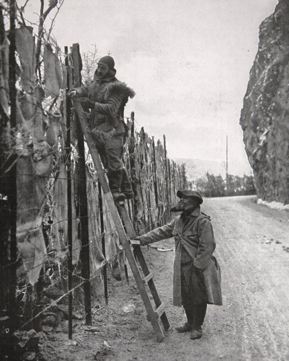 Den milda konsten att kamouflage i Vogeserna, illustration från The Illustrated War News, 14 mars 1917 (sepiafoto) av French Photographer