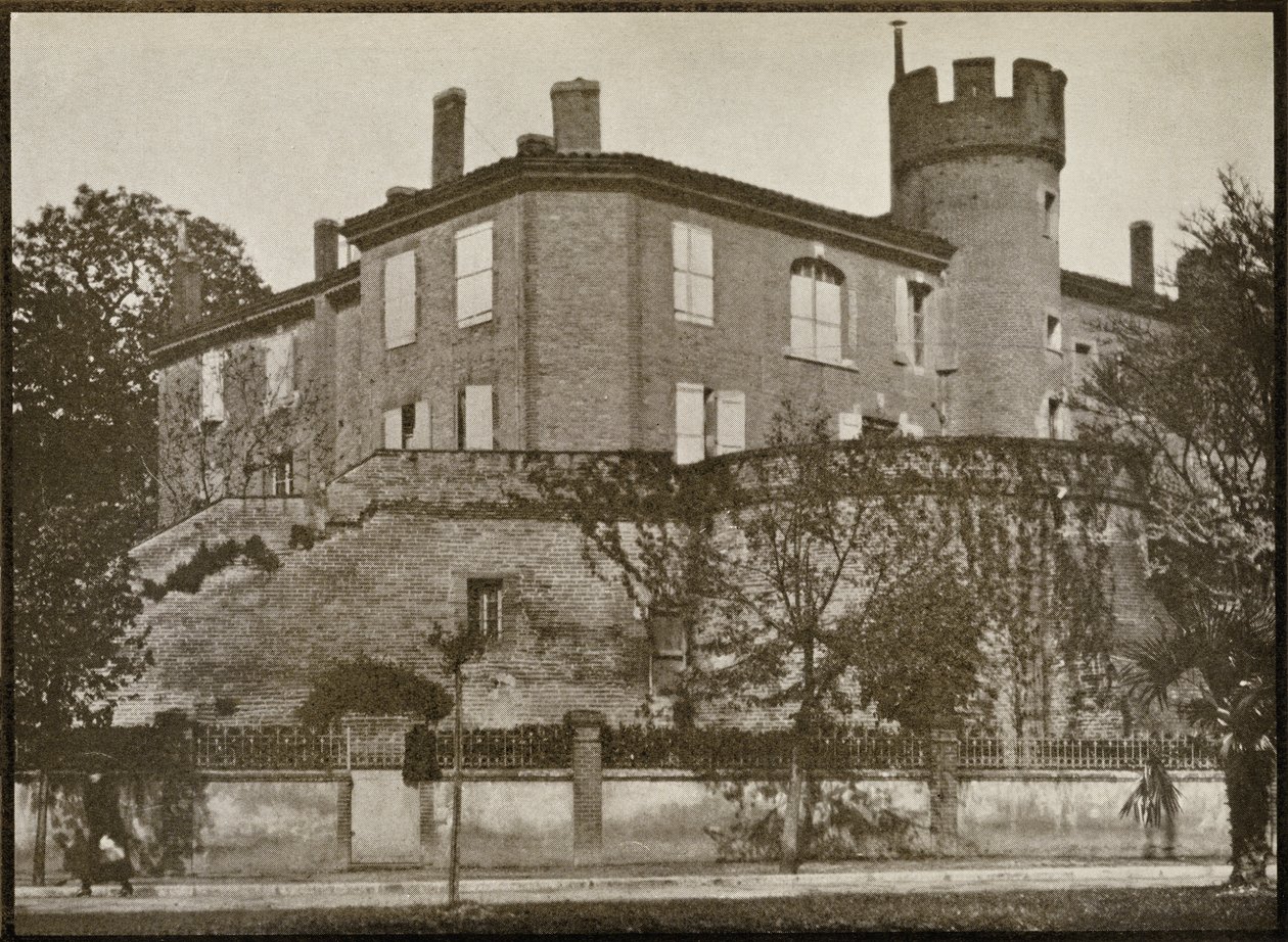 Huset i Albi där Toulouse-Lautrec föddes, från Toulouse-Lautrec av Gerstle Mack, publicerad 1938 av French Photographer