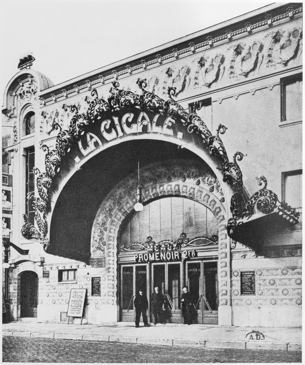 Theatre La Cigale, 120 Boulevard Rochechouart, Paris, ca 1900 av French Photographer