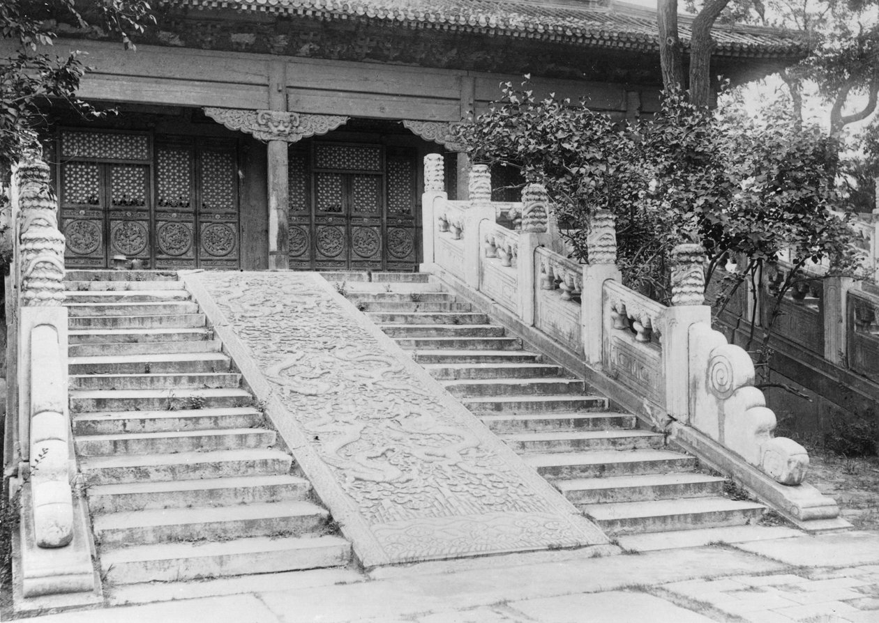 Kejsar Yong Lo (1359-1424) grav i Peking, Kina av French Photographer