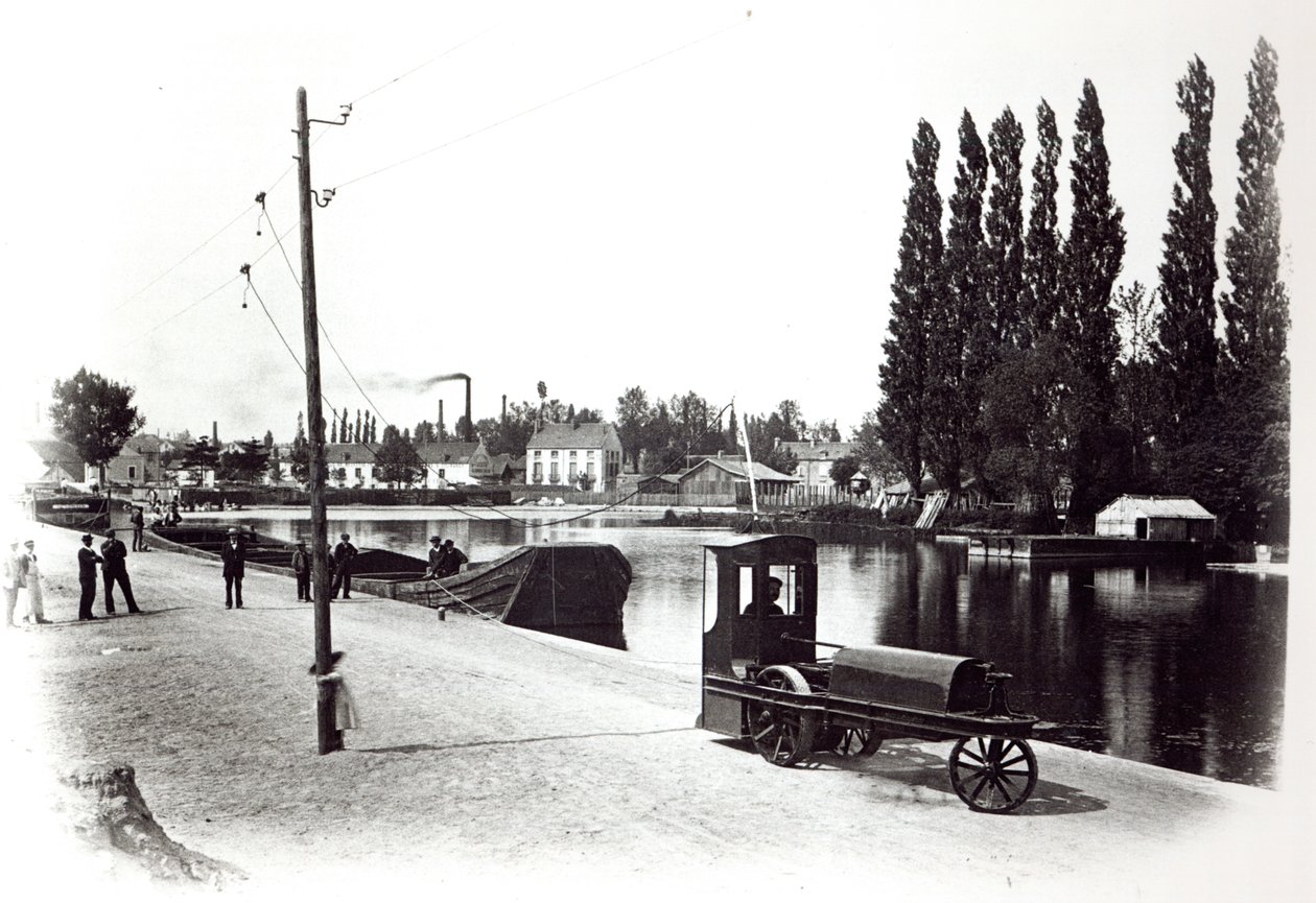Traktor som bogser en båt i Dijon, 1894-5 av French Photographer
