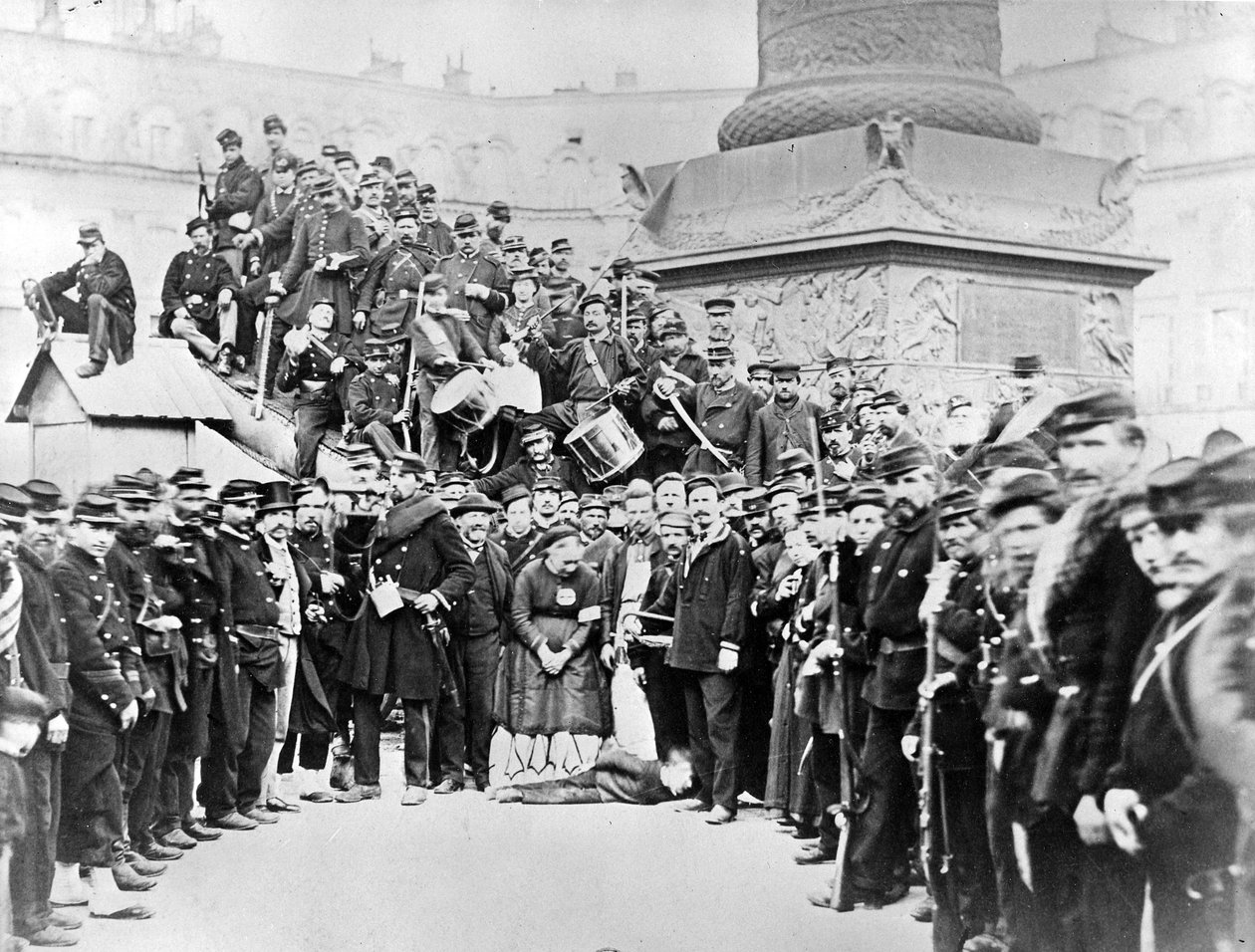 Trupper från Pariskommunen på Place Vendôme, 1871 av French Photographer