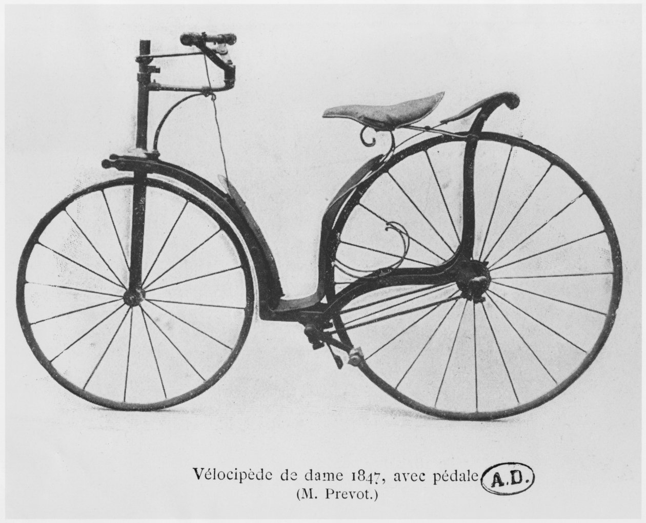 Velociped för en dam designad 1847, med pedaler av French Photographer