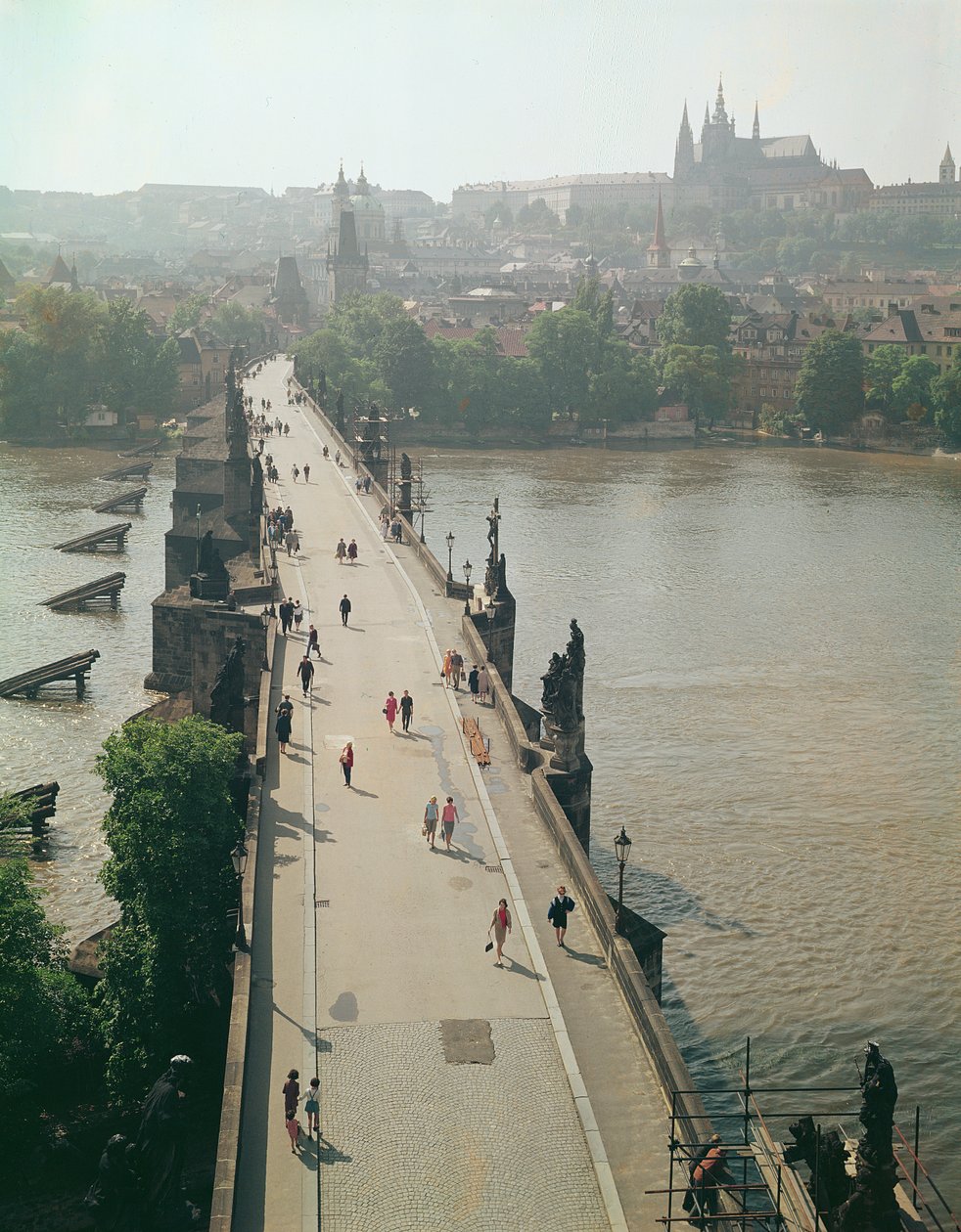 Utsikt över Karlsbron över floden Vltava av French Photographer