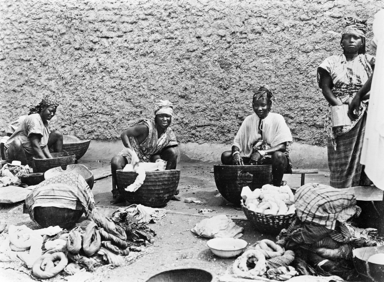 Washing, Senegal, ca 1900 av French Photographer